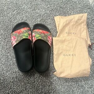 Gucci Blooms Supreme Floral Slide Sandal
